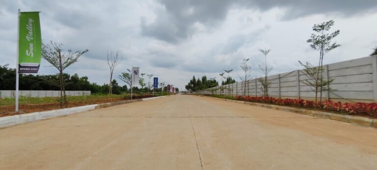 Sun Valley entrance avenue
